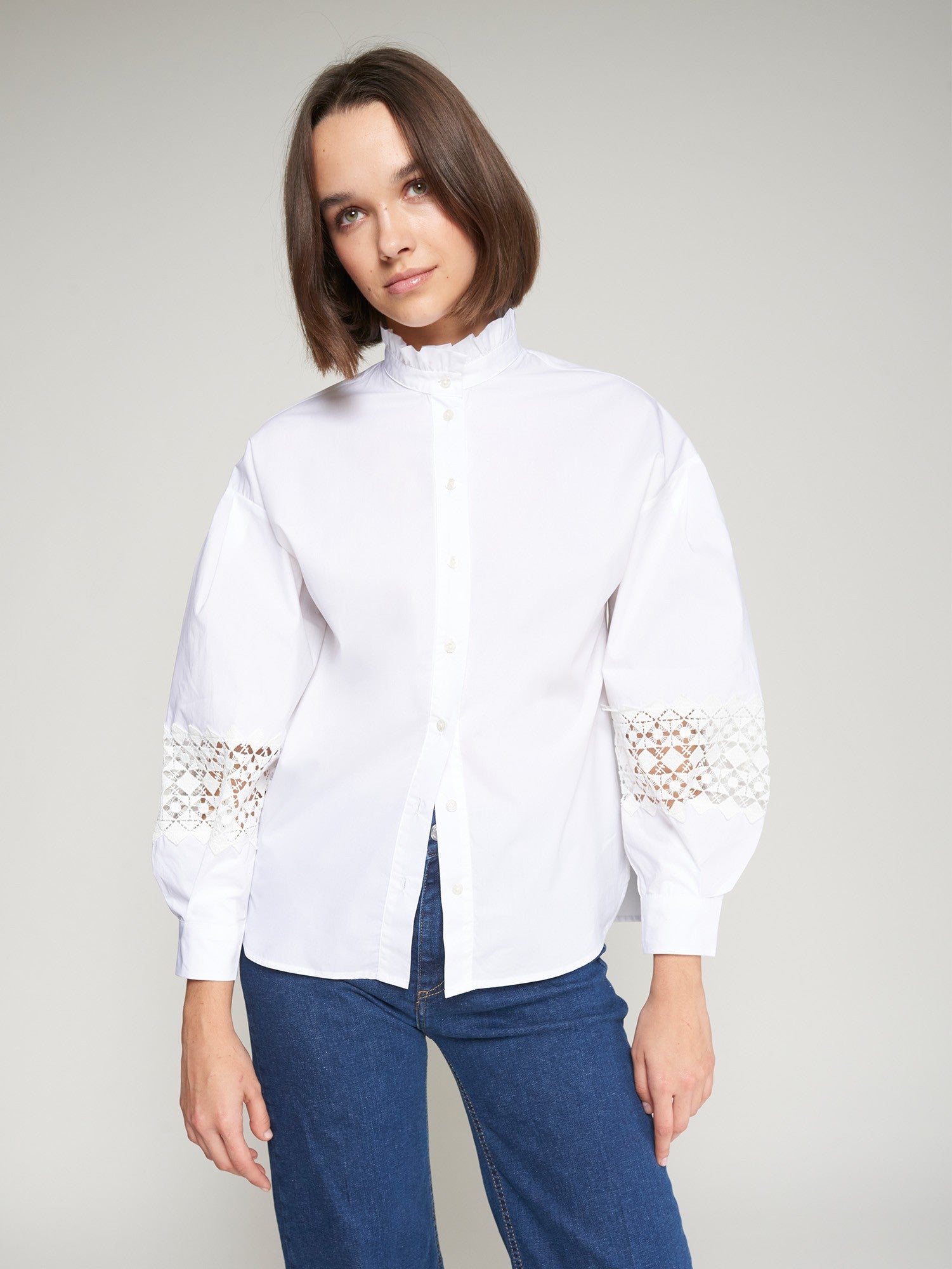 WHITE POPLIN SHIRT WITH LACE SLEEVES - 32955