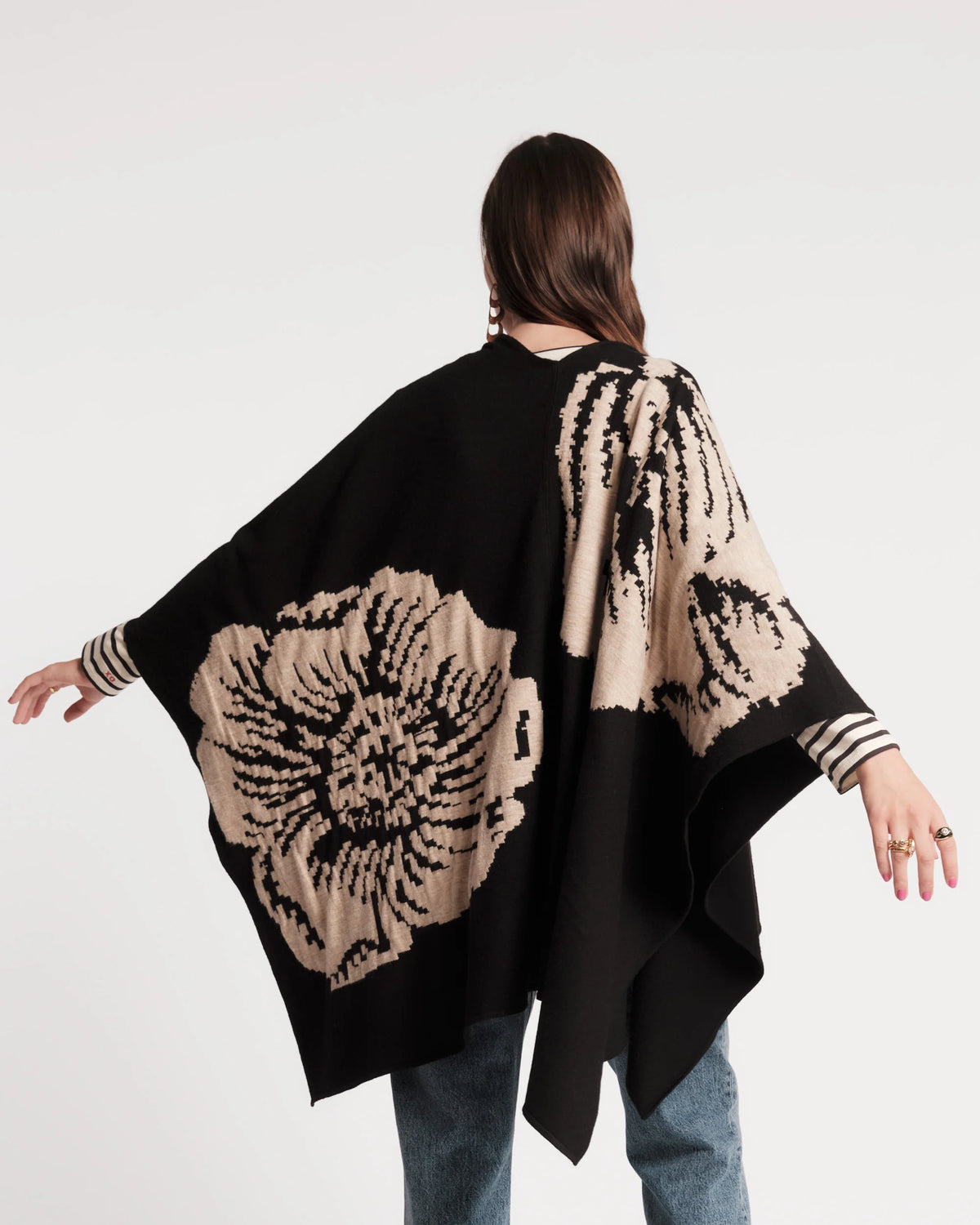 Ginny Wrap - Black Chrysanthemum