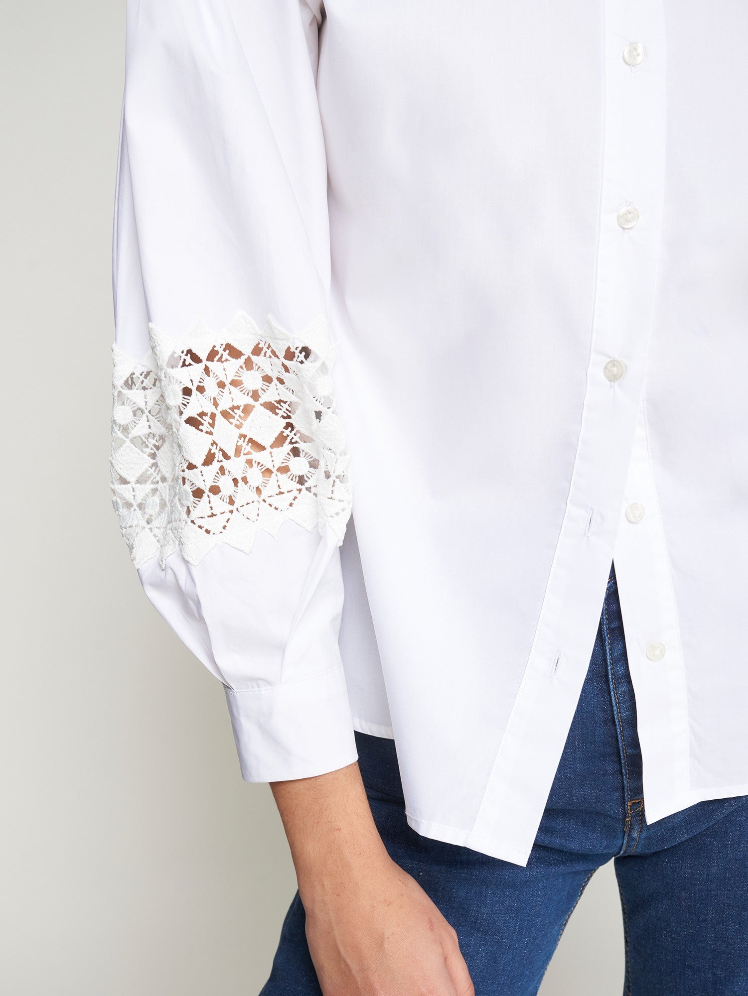 WHITE POPLIN SHIRT WITH LACE SLEEVES - 32955